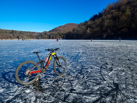 Laghi ghiacciati